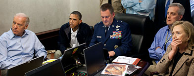 Images fournies par la Maison Blanche de la "situation room" suivant en direct l'opération des forces spéciales américaines