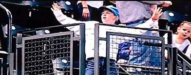 Young Mariners fan dancing to Michael Jackson's "Thriller." (Screen grab courtesy of //www.youtube.com/carlosmarquez2013)