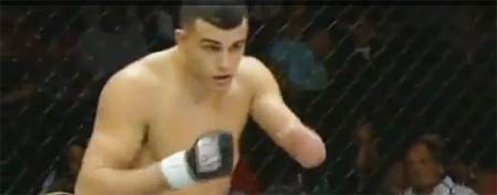 Nick Newell prepares for a bout (Y! Sports screengrab)