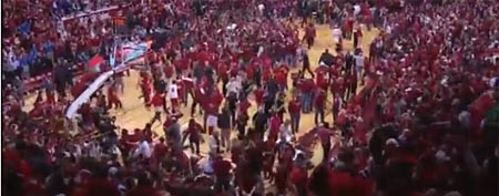 Indiana fans storm the floor after an upset of Kentucky (Y! Sports screengrab)
