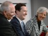 Desde la izquierda, el ministro de Finanzas de Alemania Dr Wolfgang Schauble, el de Gran Bretaña George Osborne, y la directora gerente del Fondo Monetario Internacional Christine Lagarde, oradores invitados durante una sesión de preguntas y respuestas en la Conferencia de Inversión Global, el jueves 9 de mayo de 2013, en Londres. (Foto AP/Stefan Rousseau) .