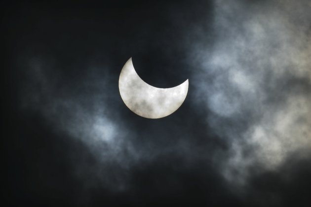 Israelis View Partial Solar Eclipse