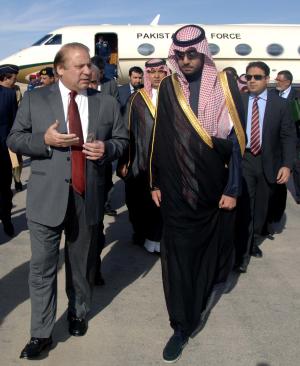 A Saudi official (R) welcomes Pakistani Prime Minister&nbsp;&hellip;
