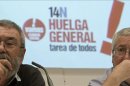 El secretario general de UGT, Cándido Méndez (i), y el de CC.OO, Ignacio Fernández Toxo (d), tras la reunión en la que se ha decidido convocar formalmente la huelga general de 24 horas del próximo 14 de noviembre. EFE/Archivo
