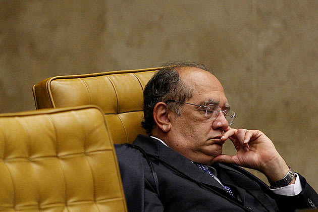 Ministros são flagrados dormindo no julgamento do mensalão. Gilmar-mendes-dorme-AE-0806-630-jpg_231747