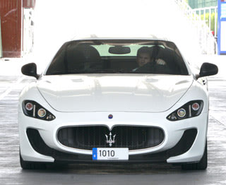 سياراة ميسي الجديده Leo-Messi-with-his-new-Maserati-MC-Stradale-jpg_124219