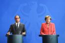 German Chancellor Angela Merkel (R) and French President Francois Hollande want a unified European response to the refugee crisis