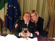 La foto pubblicata da Michaela Biancofiore con Berlusconi e la cagnolina Puggy