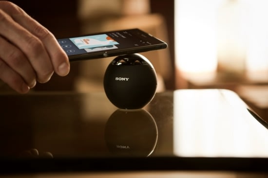 Xperia Z Ultra 搭載Ultra One-touch一觸即配功能，可輕鬆分享音樂、照片以及影片