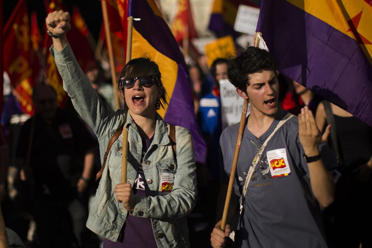 Protestors march as they wave Republican flags during a demonstration against the Spanish Monarchy and demanding a referendum in Madrid, Spain, Saturday, June 7, 2014. King Juan Carlos plans to abdicate and pave the way for his son, Crown Prince Felipe, to become the country&#39;s next king. The 76-year-old Juan Carlos oversaw his country&#39;s transition from dictatorship to democracy but has had repeated health problems in recent years, and his popularity dipped following royal scandals. (AP Photo/Andres Kudacki)