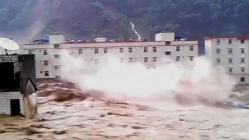 Floods sweep away homes in China