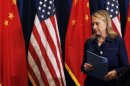 Hillary Clinton termina una rueda de prensa en Pekín