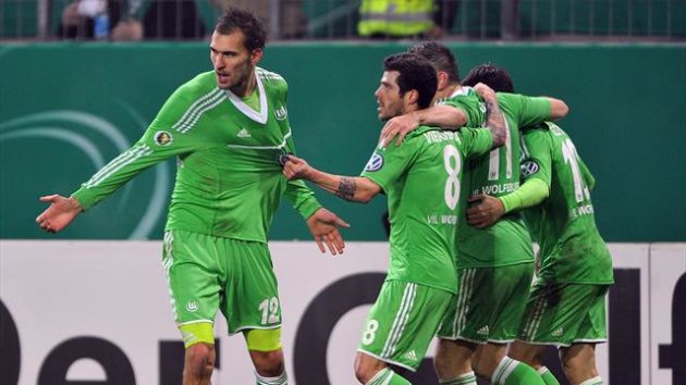 Bas Dost schoss Wolfsburg im DFB Pokal gegen Leverkusen zum Sieg. 2012-2013