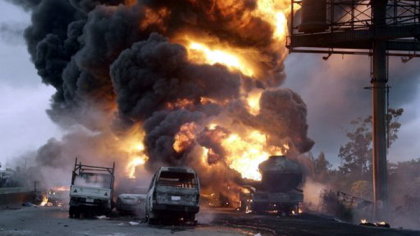 Cháy xe xăng, hơn 100 người mót xăng thiệt mạng Th__gi_i-f0a1a829171631f23e7d6b07e180c621