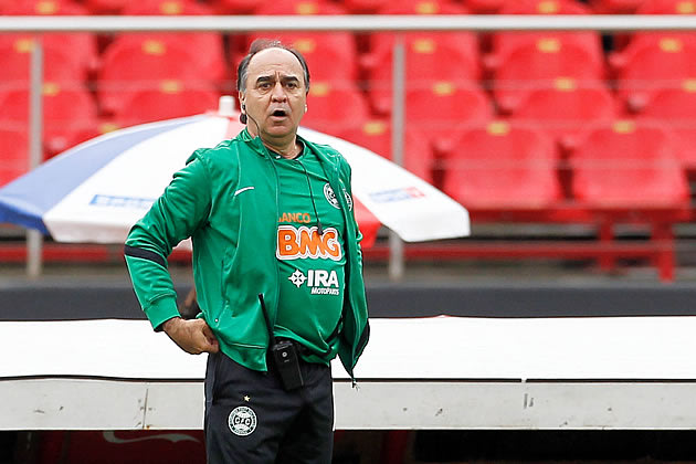 Marcelo Oliveira, técnico do Coritiba, durante partida contra o São Paulo pelo Campeonato Brasileiro 2012 (Foto: GazetaPress)