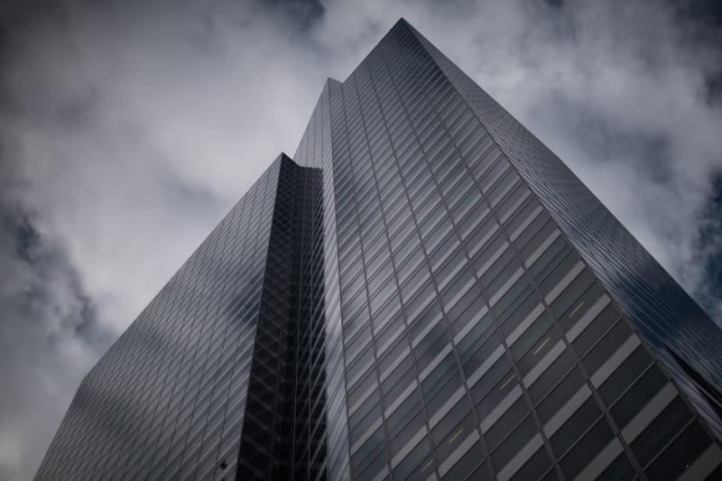 Goldman Sachs Denies Bonuses for 100 Investment Bankers