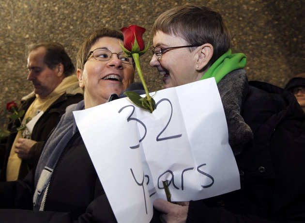 Gay Washington state couples get marriage licenses - Yahoo! News