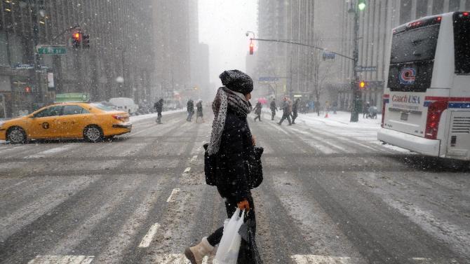 Historic blizzard strikes US northeast - Yahoo News