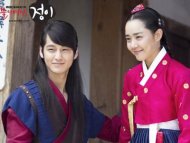 Pasangan Kim Bum dan Moon Geun Young Liburan ala Backpacker di Praha