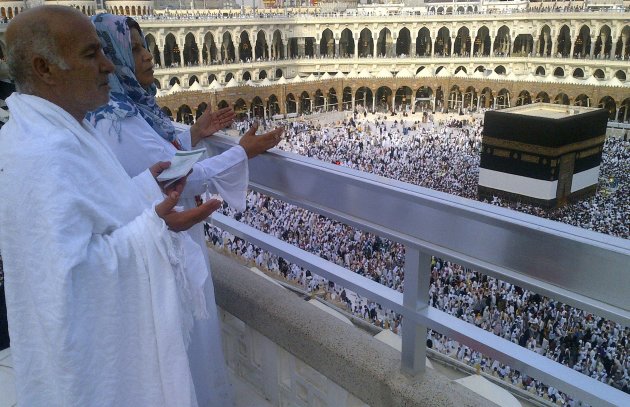 صورأكثر من مليوني مسلم يؤدون فريضة الحج الاثنين، 22 أكتوبر 2012 2012-10-22T122359Z_187002210_GM1E8AM1KF301_RTRMADP_3_SAUDI-ARABIA