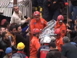 Rescuers in Turkey work to save trapped miners
