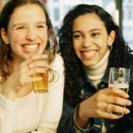 Segelas Minuman Alkohol Hambat Penuaan Dini Bagi Wanita