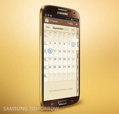 Samsung 在 2013 年 8 月 27 日於阿聯酋發佈 Samsung GALAXY S4 金色版本。
