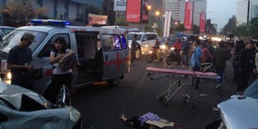 4 Mobil tabrakan di Jalan Asia Afrika Senayan, 1 orang tewas