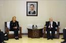 Fotografía facilitada por la agencia oficial de noticias siria (SANA) que muestra al ministro sirio de Asuntos Exteriores, Walid al Moallem (d), y a la jefa de la misión conjunta de la Organización para la Prohibición de las Armas Químicas (OPAQ) y la ONU en Siria, Sigrid Kaag (i), durante su encuentro el pasado martes en Damasco (Siria). EFE