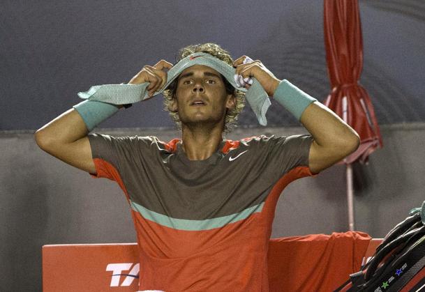 Rafael Nadal tuvo una &#34;compañera&#34; inesperada en cada descanso. (Foto: AP)