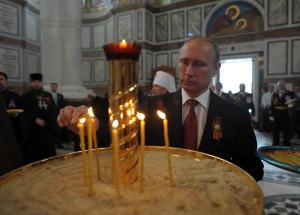 Russian President Vladimir Putin lights a candle&nbsp;&hellip;