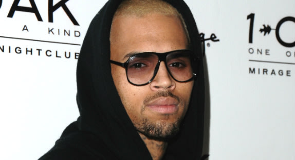 Chris Brown : Chris Brown s'en prend-il à Rihanna sur le morceau "I'm Still" de DJ Khaled ?