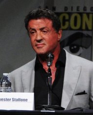 El actor estadounidense Sylvester Stallone promoviendo el filme "Expendables 2" en San Diego, California, EEUU, el jueves 12 de julio de 2012. El hijo de 36 años de Stallone, Sage Stallone, quien también es actor, fue hallado muerto el viernes 13 de julio de 2012 en su casa en Hollywood, informó la prensa. (AFP/GETTY IMAGES | kevin winter)