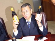 　味王總經理陳恭平表示，該公司家用的金味王醬油系列，都為純釀；非純釀僅賣給業務通路或外銷市場。圖/馮景青