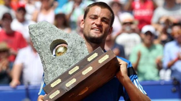 Tennis - Youzhny overcomes Haase in Gstaad, Robredo triumphs in Croatia