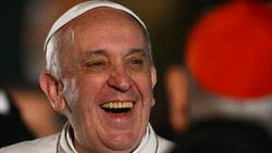 Est-ce que le Pape François se faufile en secret hors du Vatican, pendant la nuit, pour donner de l'argent aux pauvres? Le-pape-francois-sortirait-la-nuit-pour-aller-voir-des-sans-abris_137688_w250