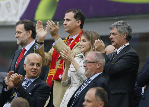 Spain's PM Rajoy, Crown Prince Felipe, Princess Letizia and Spanish Football Federation President Villar applaud at the end of Group C Euro 2012 soccer match between Spain and Italy in Gdansk