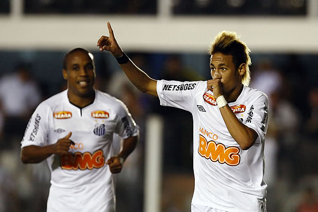 Neymar comemora gol do Santos contra o Botafogo pelo Campeonato Brasileiro (Foto: GazetaPress)