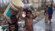 Philippine Government 'Paralyzed' by Typhoon Aftermath (ABC News)