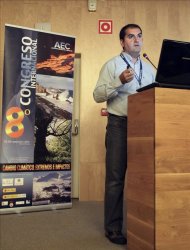 El presidente de la Asociación Española de Meteorología, José María Cuadrat, durante su intervención hoy en el octavo Congreso Internacional de la mencionada asociación. EFE