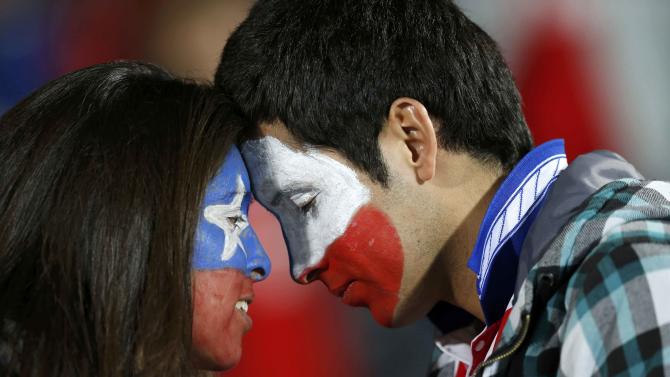 Chile fans await the start of the team&#39;s Copa America 2015 quarter-finals soccer match against Uruguay at the National Stadium in Santiago