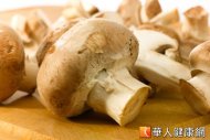 營養師指出，蘑菇富含膳食纖維，熱量少，易有飽足感，且含有多醣體，能增加免疫功能。