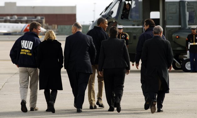 Obama tours New York storm damage, consoles victims - Yahoo! News
