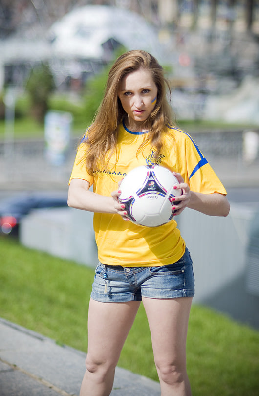 أجمل مشجعات اليورو Ukraine-girl-jpg_165159