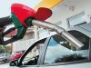 Σύμφωνα με την έρευνα της ΤτΕ οι βενζινοπώλες καθυστερούν να μειώσουν τις λιανικές τιμές της βενζίνης όταν η διεθνής τιμή του πετρελαίου πέφτει, ενώ αντίθετα σπεύδουν να τις αυξήσουν όταν αυτή ανεβαίνει»