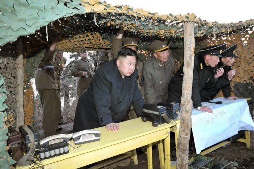 Kim Jong-Un faz inspeção em local de treinamento em local não identificado no dia 25 de março
