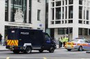 Un furgón policial traslada a Michael Adebowale, uno de los detenidos por el asesinato del soldado británico Lee Rigby el pasado 22 de mayo en un barrio del sureste de Londres, a su salida de la Corte de Magistrados de Westminster de Londres, en Reino Unido, hoy. EFEUn furgón policial traslada a Michael Adebowale, uno de los detenidos por el asesinato del soldado británico Lee Rigby el pasado 22 de mayo en un barrio del sureste de Londres, a su salida de la Corte de Magistrados de Westminster de Londres, en Reino Unido, hoy. EFEUn furgón policial traslada a Michael Adebowale, uno de los detenidos por el asesinato del soldado británico Lee Rigby el pasado 22 de mayo en un barrio del sureste de Londres, hasta la Corte de Magistrados de Westminster de Londres, en Reino Unido, hoy, jueves 30 de mayo de 2013. EFE