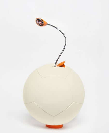 Soccket動能足球主要用途為提供夜間照明