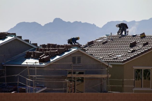Roofers work on new homes at a residential construction site in the west side of the Las Vegas Valley in Las Vegas, Nevada April 5, 2013. REUTERS/Steve Marcus