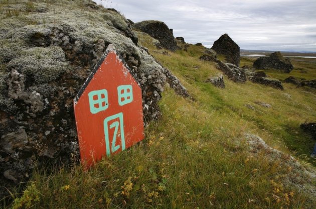 Elf Tale: Islândia para construção de rodovia para não destruir habitat de elfos Casaelfos